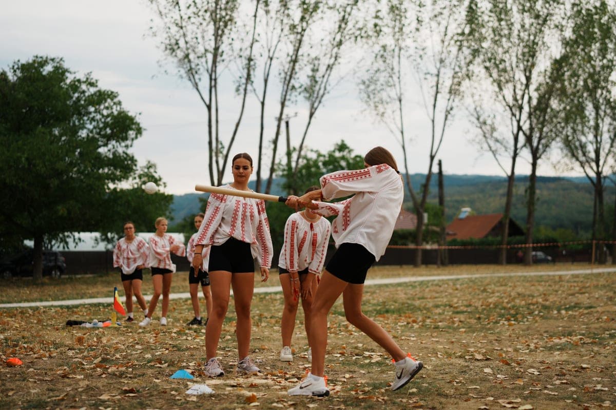 Oină și tradiții la Festivalul Lira Tracă